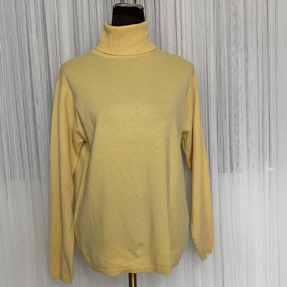Vintage 80’s for Ogilvy Women's Butter Yellow Turtleneck Sweater Large - Picture 1 of 9